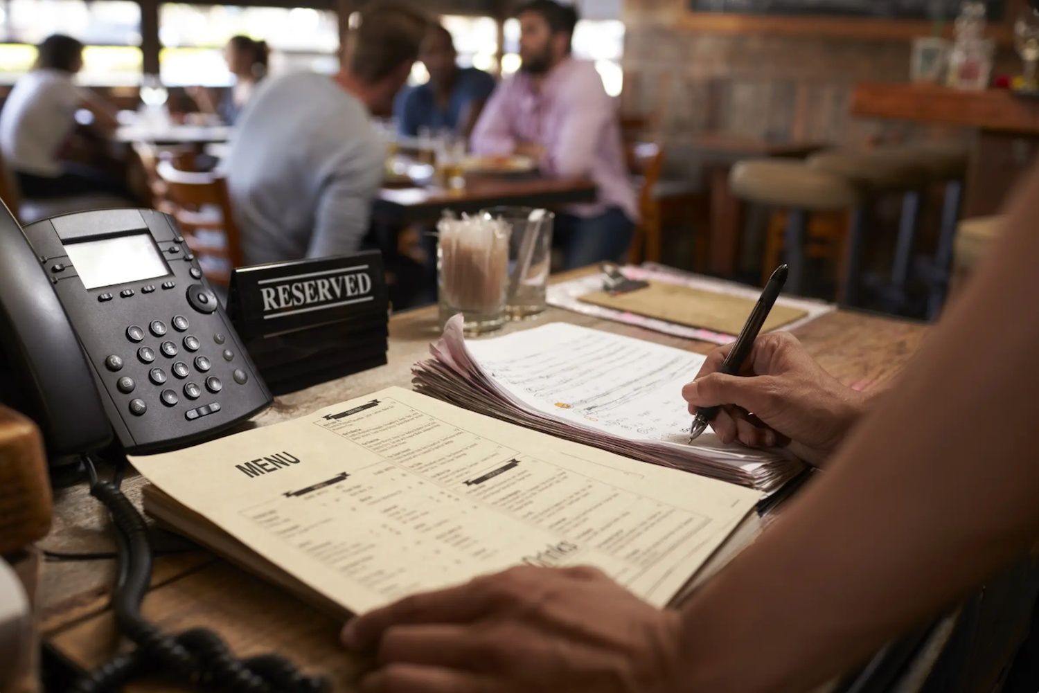 Explore the Basics of Restaurant Reservation Systems: A Complete Guide with Insights