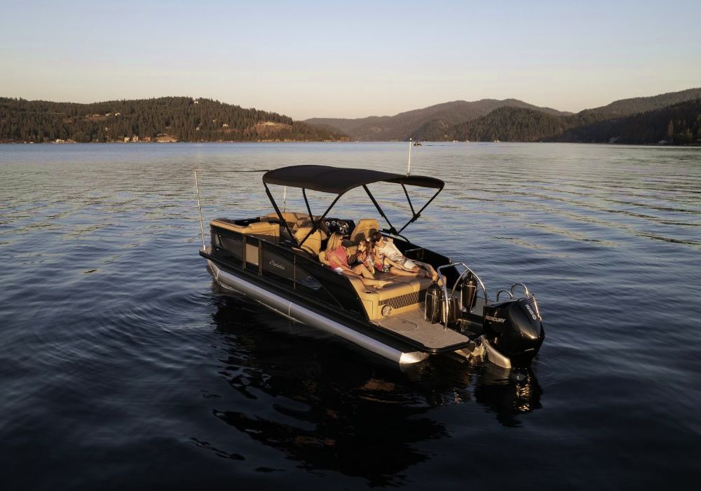 Explore Pontoon Boat Basics: A Complete Guide with Facts and Helpful Insights